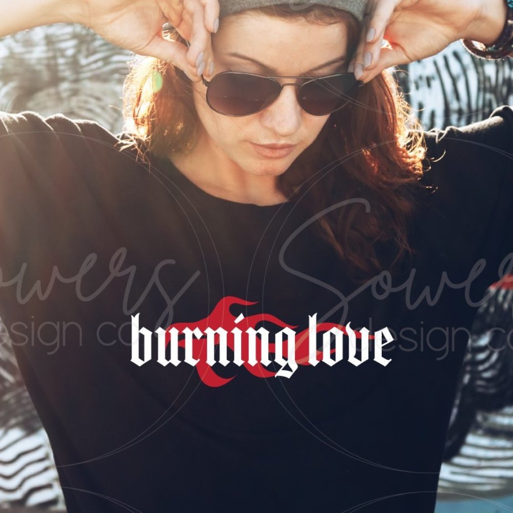 ELVIS burning love Graphic Tee